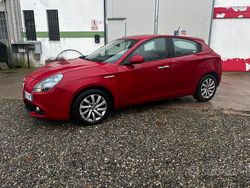Rosso Usata 2016 Alfa Romeo Giulietta Tre volumi | 3300 € (Molto cara)