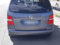 Grigio Usata 2006 VW Touran Trendline Monovolume | 2300 € (Buon prezzo)