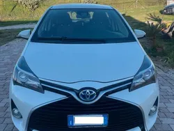 Usata 2016 Toyota Yaris Hybrid Tre volumi | 9800 € (Cara)