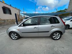 Grigio Usata 2006 Ford Fiesta Tre volumi | 1700 € (Ottimo prezzo)