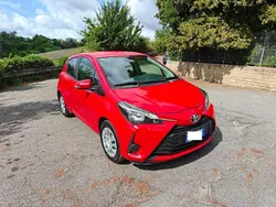 Rosso Usata 2017 Toyota Yaris Active Tre volumi | 7490 € (Ottimo prezzo)