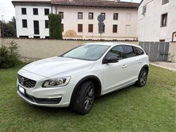 Usata 2017 Volvo V60 CC Summum Station wagon | 16.000 €