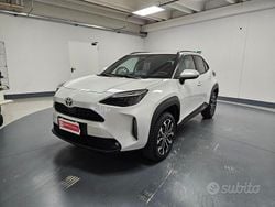 Bianco Usata 2025 Toyota Yaris Hybrid Trend Tre volumi | 24.900 € (Buon prezzo)