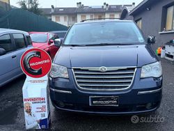 Blu Usata 2010 Chrysler Voyager Limited Monovolume | 5999 € (Cara)