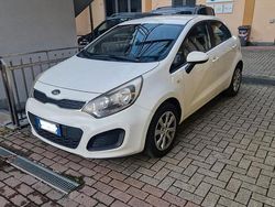 Bianco Usata 2012 Kia Rio LX Tre volumi | 5700 € (Cara)