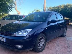 Blu Usata 2004 Ford Focus Tre volumi | 1200 € (Buon prezzo)