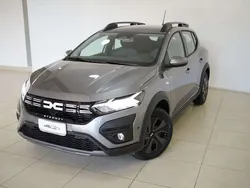 Grigio Nuova 2025 Dacia Sandero Expression Due volumi | 17.290 € (Buon prezzo)