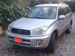 Grigio Usata 2002 Toyota RAV4 Sol SUV | 3500 € (Ottimo prezzo)