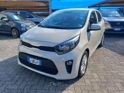 Beige(met.) Usata 2023 Kia Picanto X-Line Due volumi | 12.990 € (Buon prezzo)