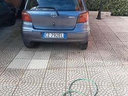 Grigio Usata 2005 Toyota Yaris Tre volumi | 2000 € (Cara)