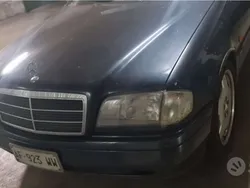 Blu/azzurro Usata 1995 Mercedes C200 AMG Tre volumi | 5900 €