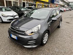 Grigio Usata 2015 Kia Rio Tre volumi | 7500 € (Cara)