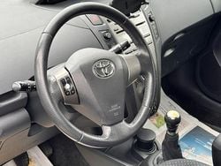 Grigio Usata 2010 Toyota Yaris Due volumi | 3000 € (Buon prezzo)