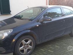 Nero Usata 2009 Opel Astra GTC Enjoy Tre volumi | 1500 €