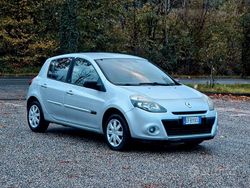Grigio Usata 2010 Renault Clio II Luxe Tre volumi | 4900 € (Cara)