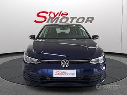 Blu Usata 2022 VW Golf VIII Life Tre volumi | 18.999 € (Buon prezzo)