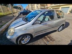 Argento Usata 2001 Toyota Yaris Tre volumi | 700 € (Super prezzo)