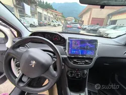 Bianco Usata 2013 Peugeot 208 Access Due volumi | 7300 € (Buon prezzo)