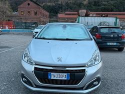 Grigio Usata 2018 Peugeot 208 Allure Due volumi | 6900 € (Ottimo prezzo)