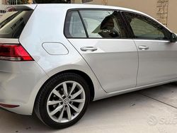 Argento Usata 2017 VW Golf VII Highline Tre volumi | 13.500 € (Ottimo prezzo)