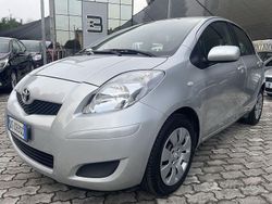 Grigio Usata 2009 Toyota Yaris Sol Tre volumi | 6499 € (Cara)