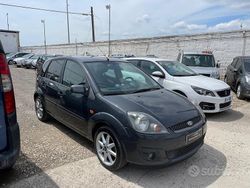 Grigio Usata 2007 Ford Fiesta Titanium Tre volumi | 3300 € (Buon prezzo)
