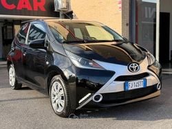 Grigio Usata 2017 Toyota Aygo X-play Due volumi | 9990 € (Buon prezzo)
