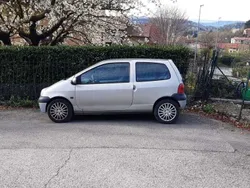 Argento Usata 2000 Renault Twingo Authentique Due volumi | 990 € (Ottimo prezzo)