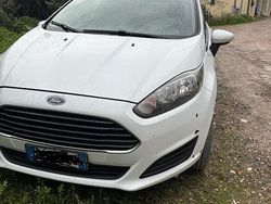 Bianco Usata 2013 Ford Fiesta Tre volumi | 5000 € (Buon prezzo)