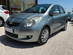 Grigio Usata 2008 Toyota Yaris Tre volumi | 4490 € (Buon prezzo)