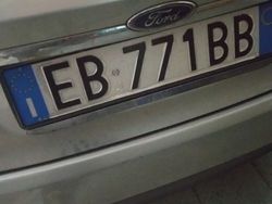 Grigio Usata 2010 Ford Fiesta Due volumi | 3500 € (Buon prezzo)