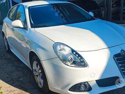 Bianco Usata 2012 Alfa Romeo Giulietta Distinctive Tre volumi | 6500 € (Buon prezzo)