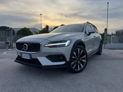 Beige Usata 2021 Volvo V60 CC Business Edition Station wagon | 30.900 € (Buon prezzo)