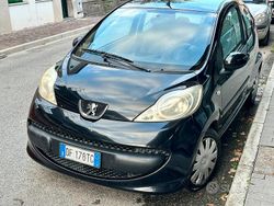 Nero Usata 2006 Peugeot 107 Due volumi | 3500 € (Molto cara)
