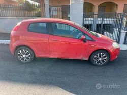 Rosso Usata 2009 Fiat Grande Punto Active Due volumi | 2200 €