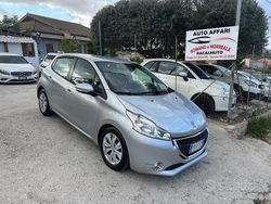 Grigio Usata 2015 Peugeot 208 Active Due volumi | 8499 € (Molto cara)
