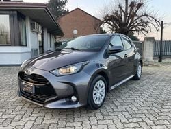 Grigio Usata 2021 Toyota Yaris Hybrid Business Edition Tre volumi | 15.900 € (Ottimo prezzo)