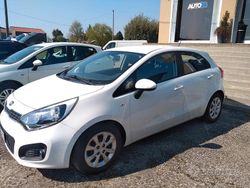 Bianco Usata 2015 Kia Rio Tre volumi | 4499 € (Buon prezzo)