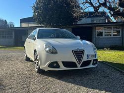 Bianco Usata 2013 Alfa Romeo Giulietta Due volumi | 5700 € (Buon prezzo)