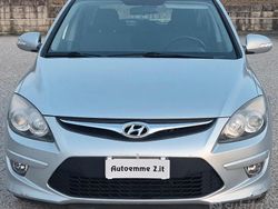Grigio Usata 2011 Hyundai i30 Comfort Tre volumi | 4900 € (Cara)