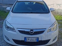 Bianco Usata 2012 Opel Astra Tre volumi | 5500 € (Buon prezzo)