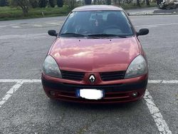 Usata 2004 Renault Clio II Authentique Tre volumi | 2200 € (Molto cara)