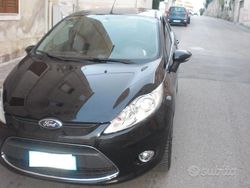 Nero Usata 2011 Ford Fiesta Tre volumi | 4200 € (Buon prezzo)