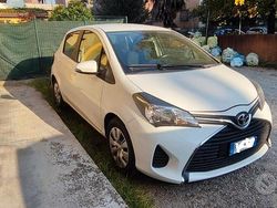 Bianco Usata 2017 Toyota Yaris Cool Tre volumi | 7900 € (Ottimo prezzo)