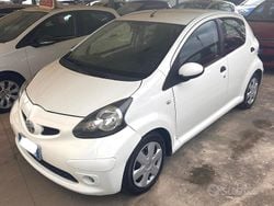 Bianco Usata 2011 Toyota Aygo Connect Style Due volumi | 4499 € (Buon prezzo)