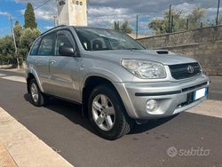 Grigio Usata 2004 Toyota RAV4 SUV | 4490 € (Buon prezzo)