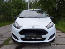 Bianco Usata 2015 Ford Fiesta Due volumi | 6000 € (Buon prezzo)