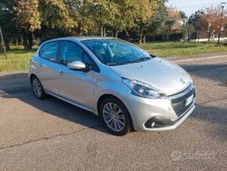 Grigio Usata 2017 Peugeot 208 Allure Due volumi | 8500 € (Buon prezzo)