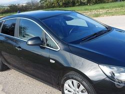 Nero Usata 2013 Opel Astra Tre volumi | 3000 € (Buon prezzo)
