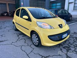 Usata 2008 Peugeot 107 Urban Move Due volumi | 3990 € (Buon prezzo)